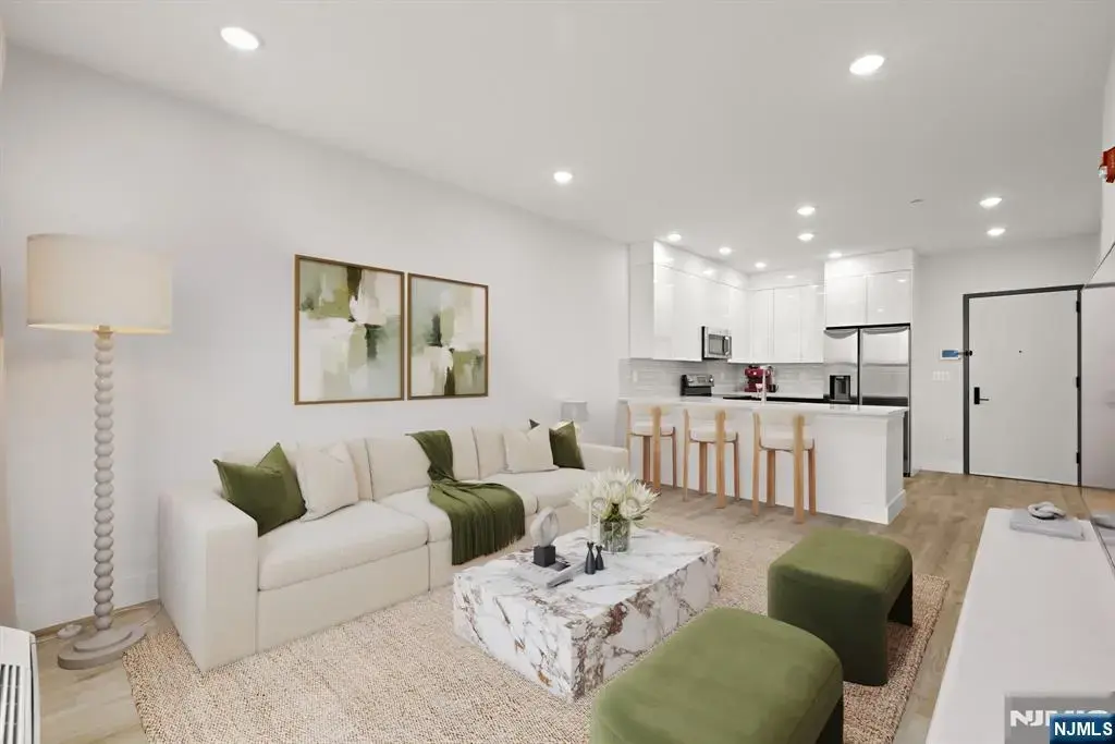 333 Bergen 422, Fairview