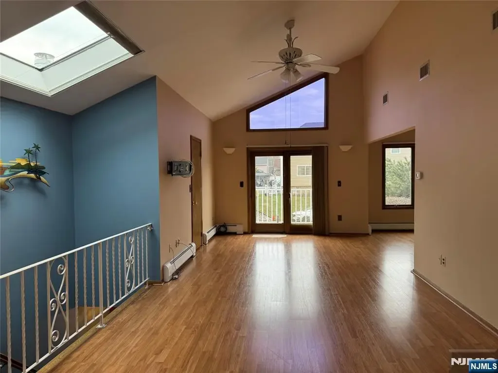 6 Jarico, Wallington