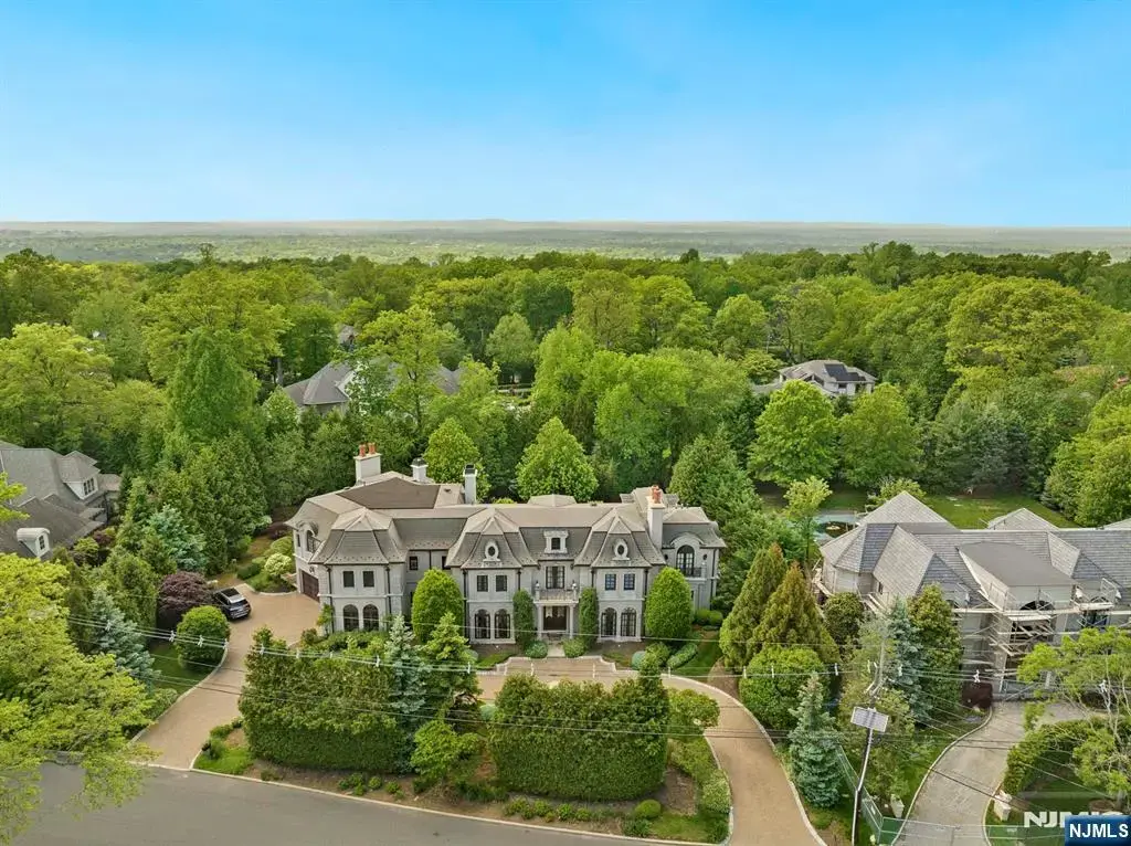 78 Roberts Road, Englewood Cliffs