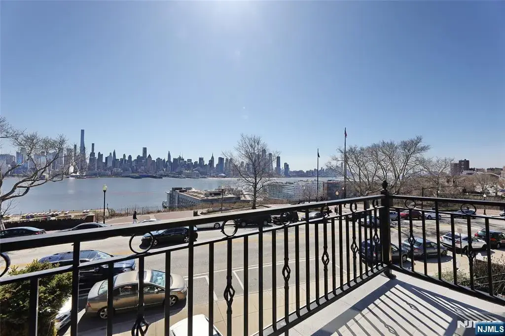 1021 Jfk Blvd E, Weehawken