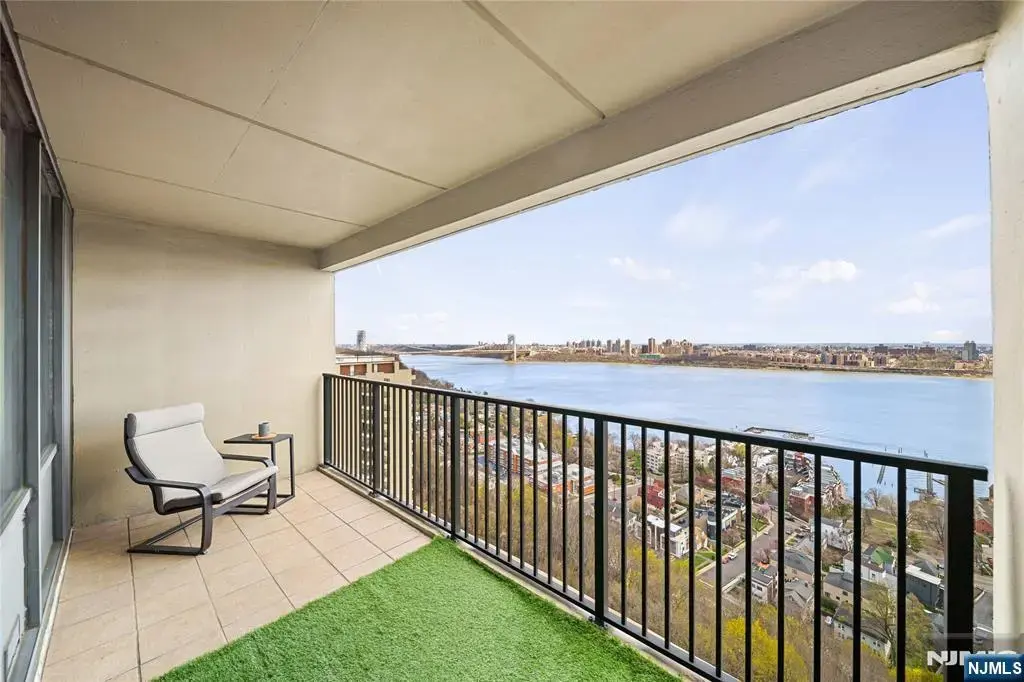 6 Horizon Road 1605, Fort Lee