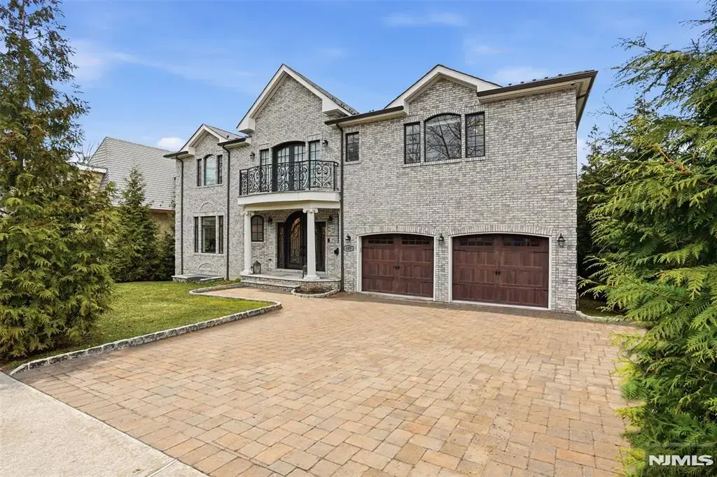 405 Liberty Road, Englewood