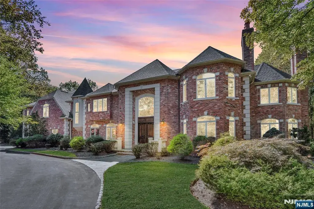14 Werimus Brook Road, Saddle River
