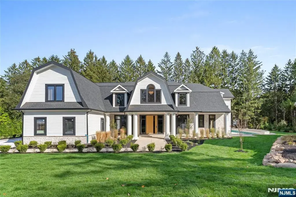 48 Pleasant Avenue, Upper Saddle River