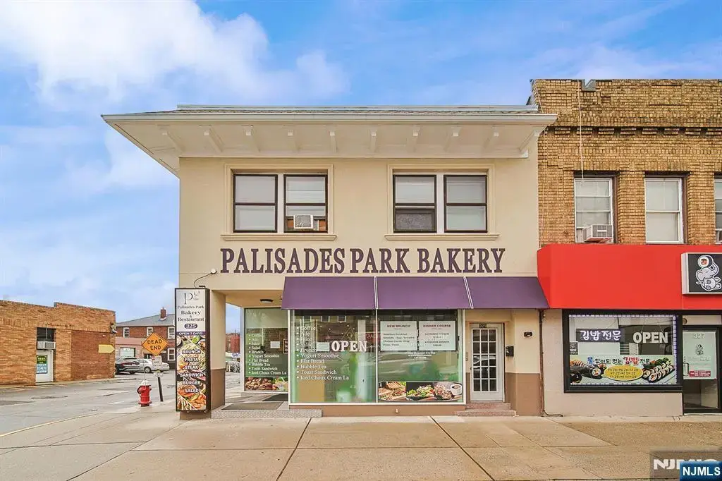 325 Broad Avenue, Palisades Park