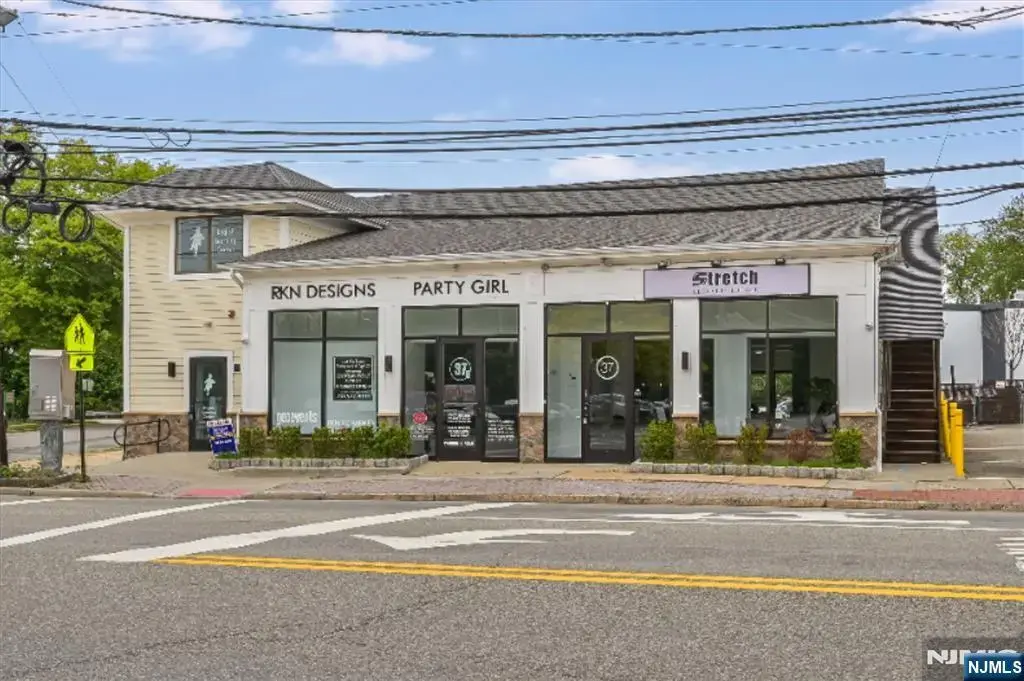 37 Riveredge Road, Tenafly