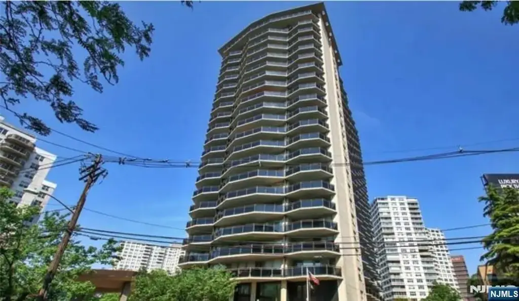 2077 Center Avenue 22h, Fort Lee