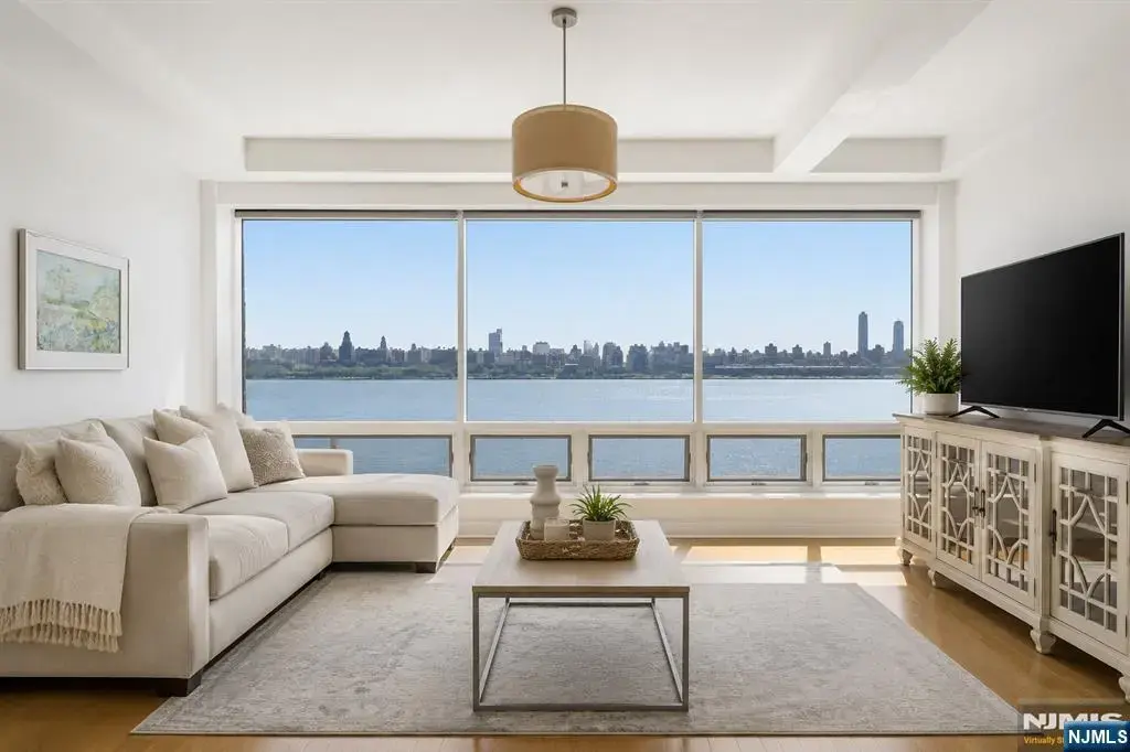 9 Somerset Lane 408, Edgewater