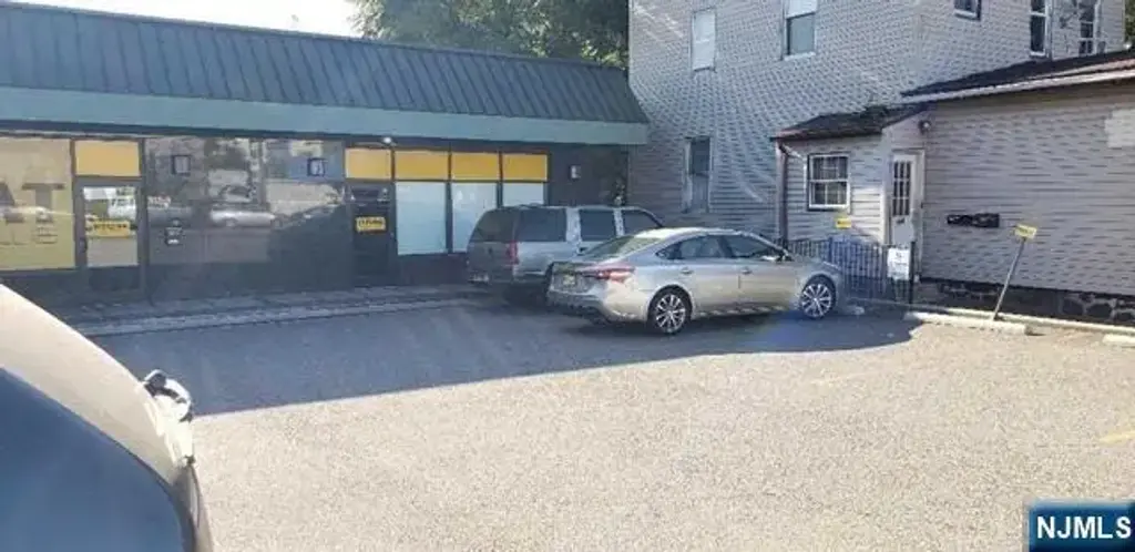 312-314 Bergen Boulevard A, Fairview