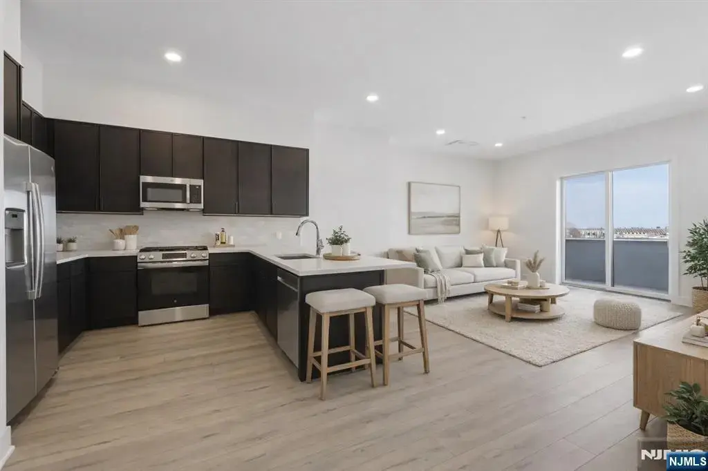 487 Market 201, Saddle Brook
