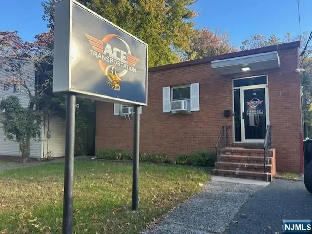 186 Saddle River Road, Saddle Brook