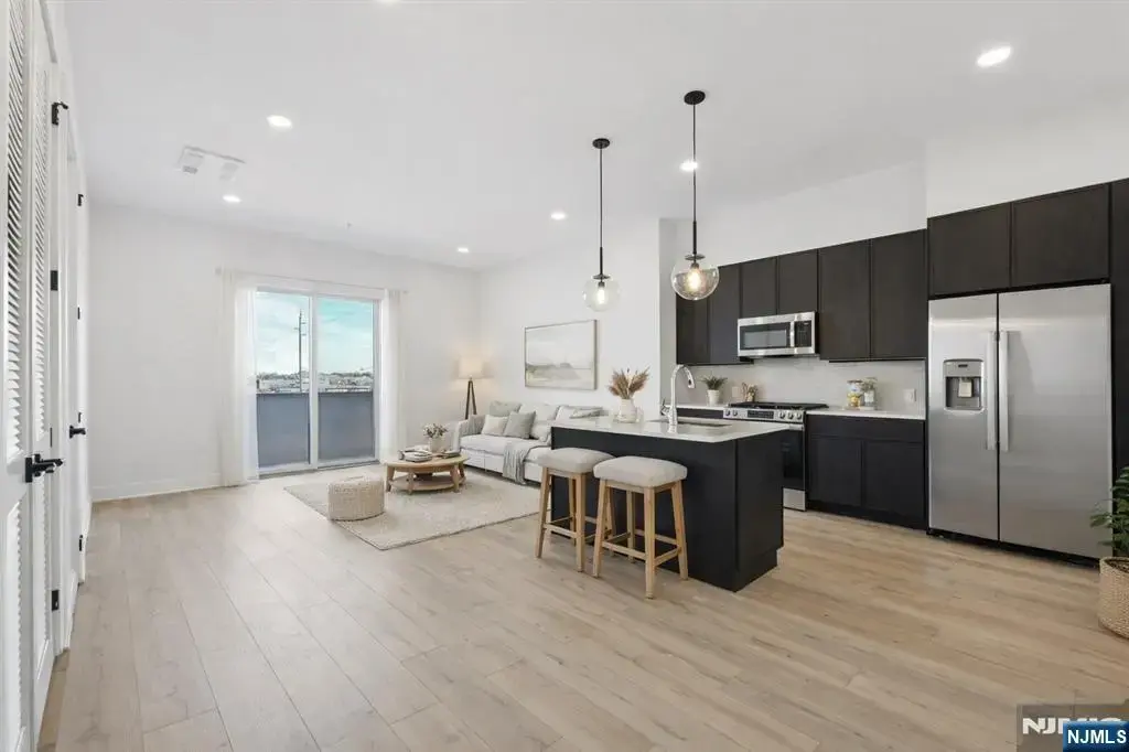 487 Market 203, Saddle Brook