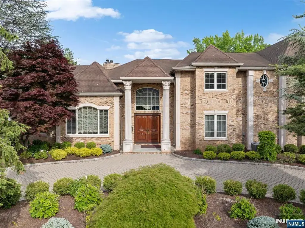 27 Roberts Road, Englewood Cliffs