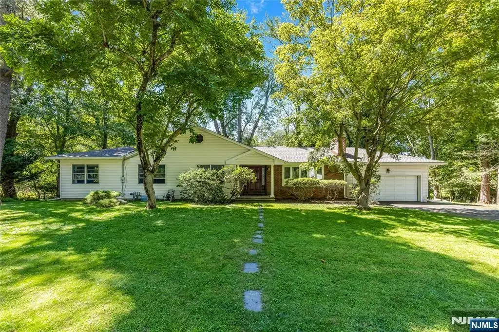 11 Sunset Road, Demarest
