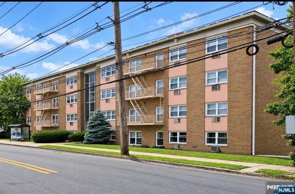 475 Grand 3b, Palisades Park