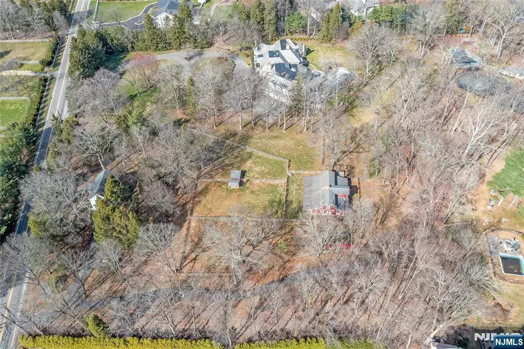 98 E Saddle River Road, Saddle River