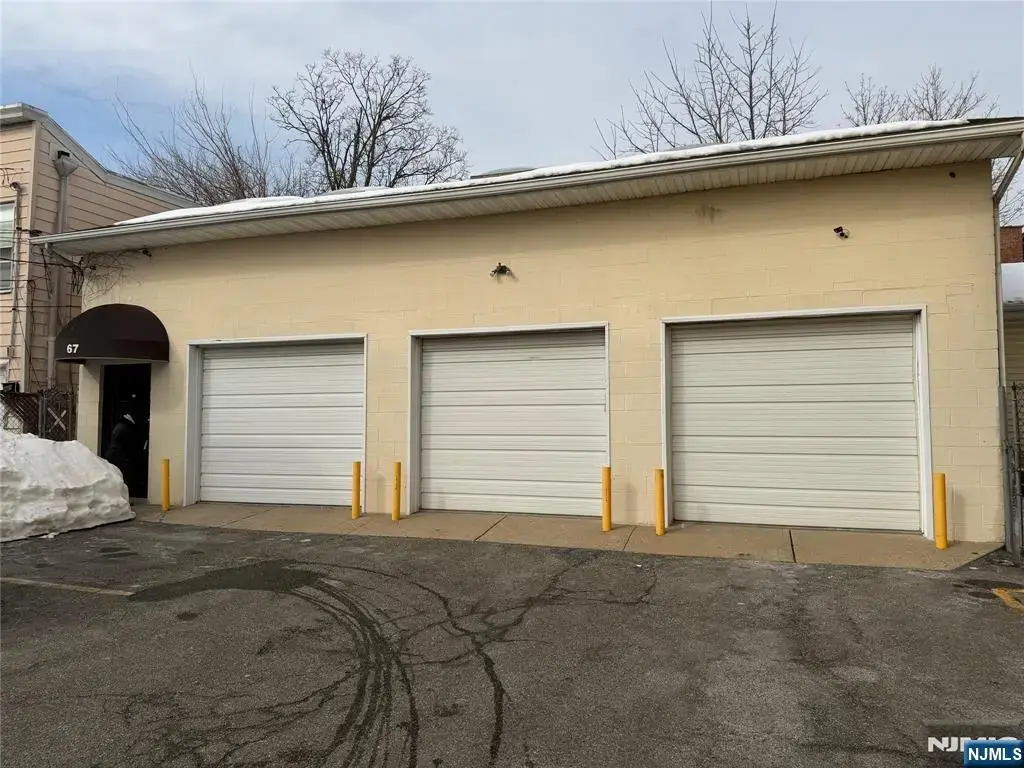 67 Farnham Avenue 67, Garfield