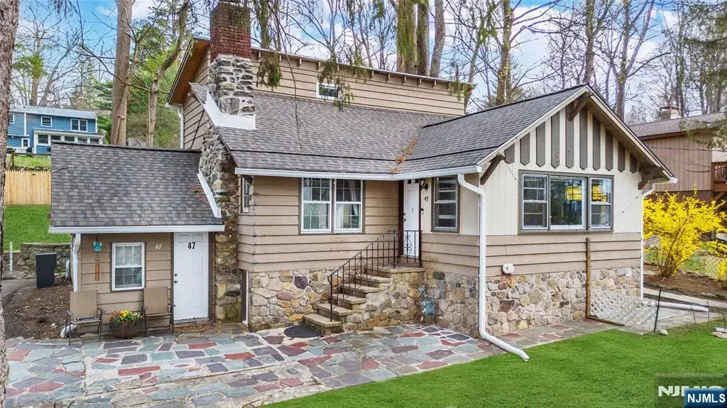 47 Hillside Road, Sparta
