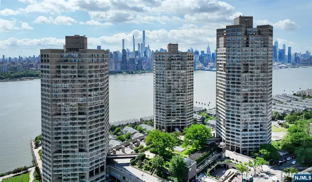 7004 Boulevard East 1b, Guttenberg