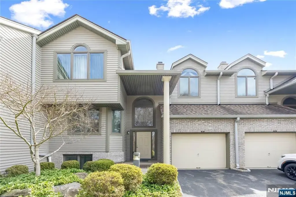 856 Hemlock Court T175, Norwood