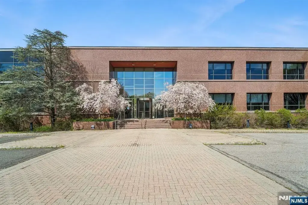1000 Sylvan Avenue, Englewood Cliffs