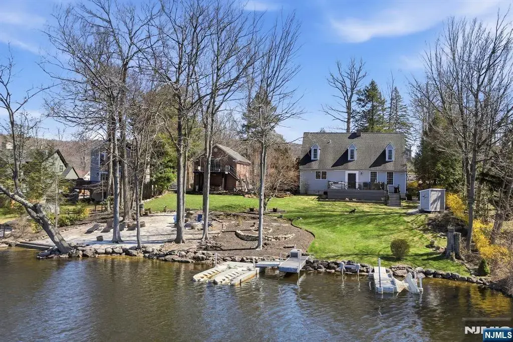 173 Point Breeze Drive, West Milford