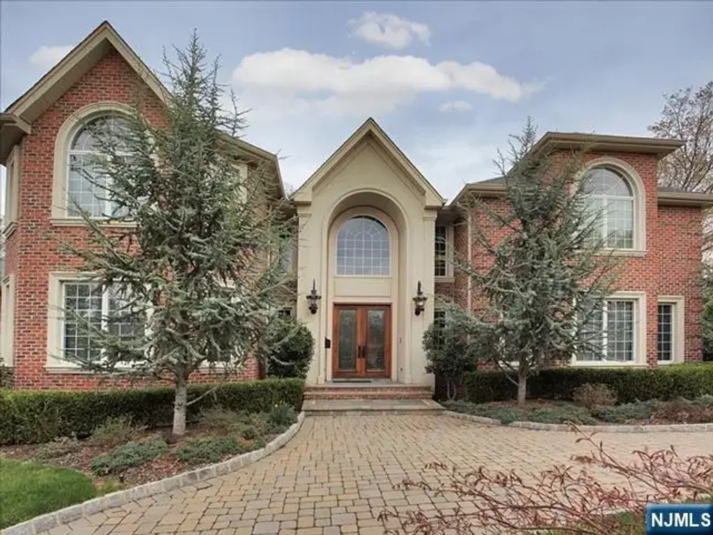 8 Willow Drive, Englewood Cliffs