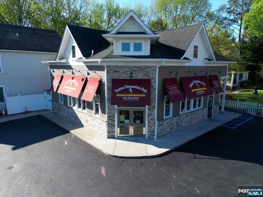 309 Closter Dock Road, Closter