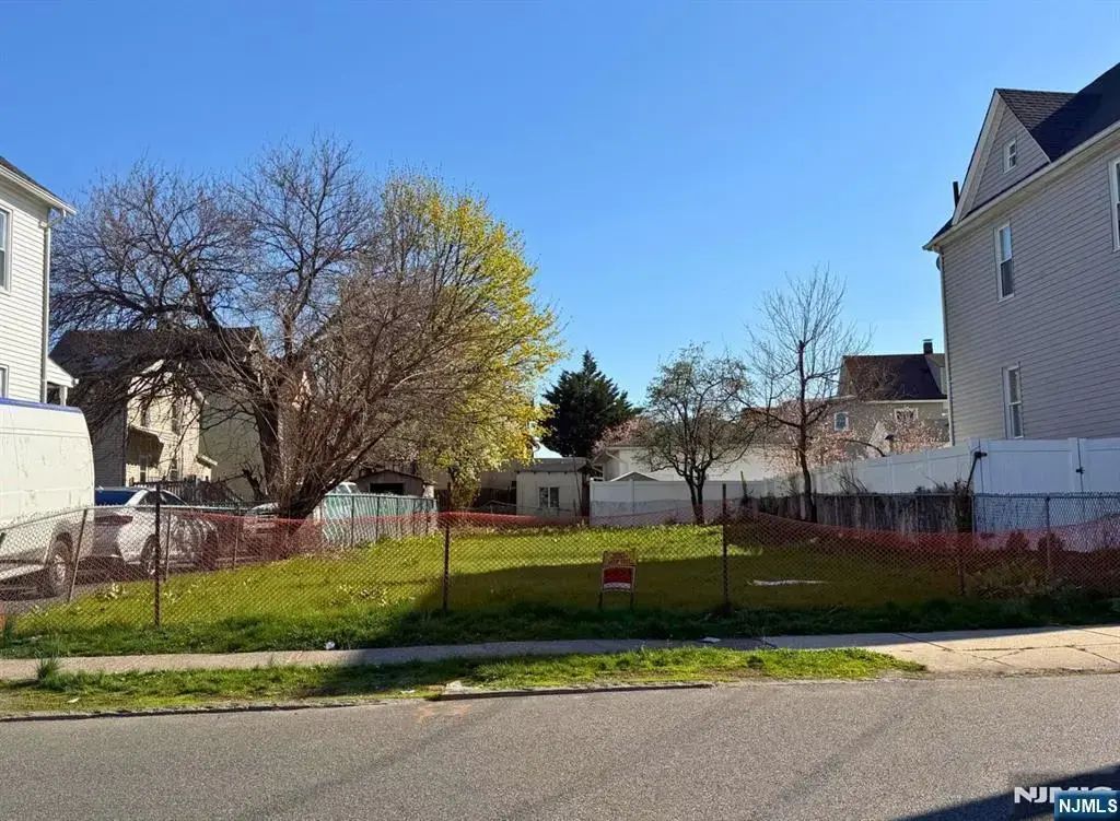 75 Campbell Avenue, Hackensack