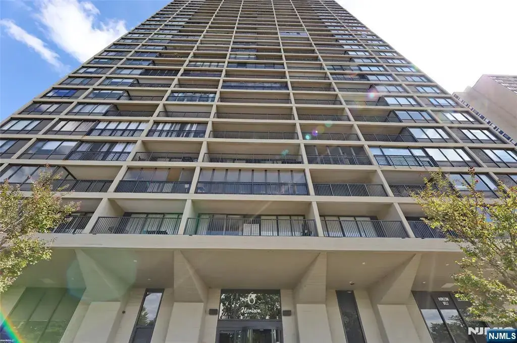 6 Horizon 2106, Fort Lee