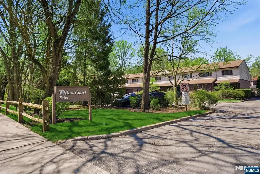 170 Knickerbocker Road, Englewood
