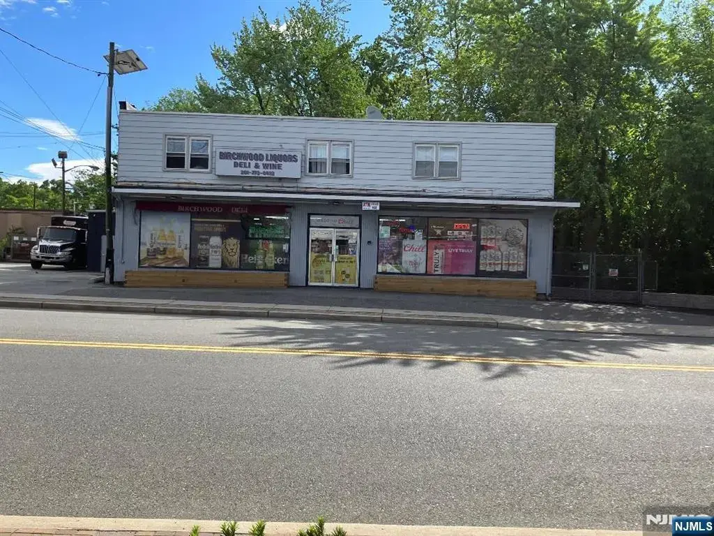 545 Mola Boulevard, Elmwood Park