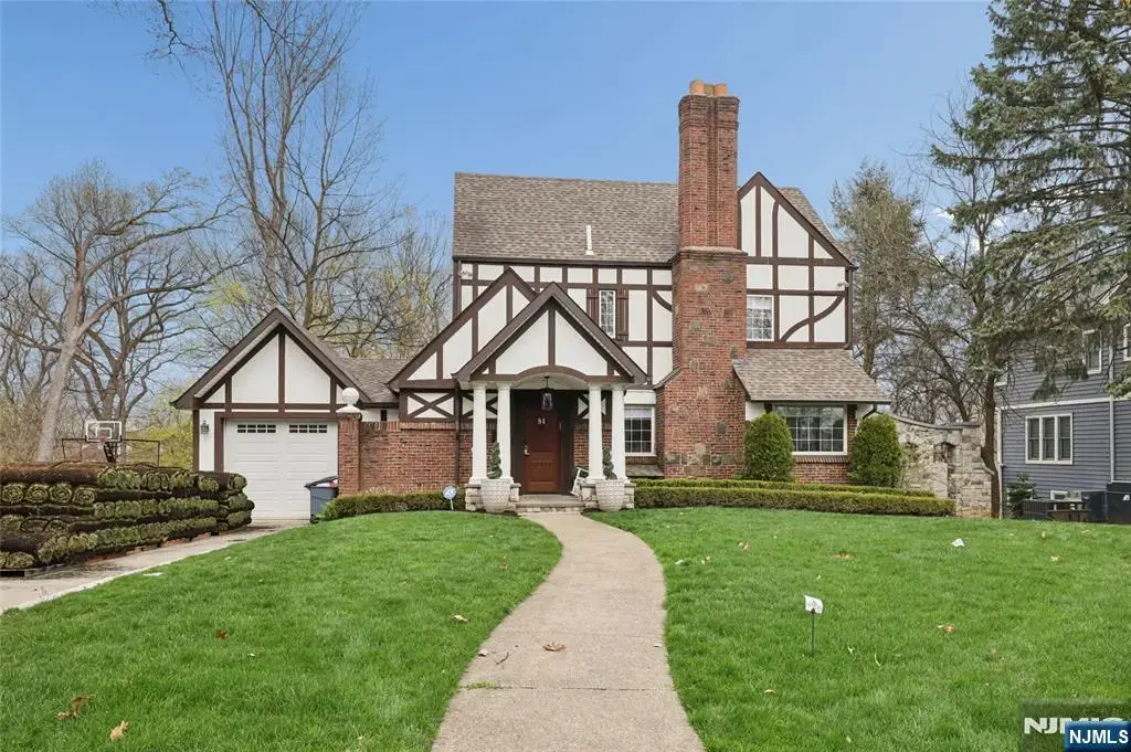 86 Crescent Avenue, Passaic