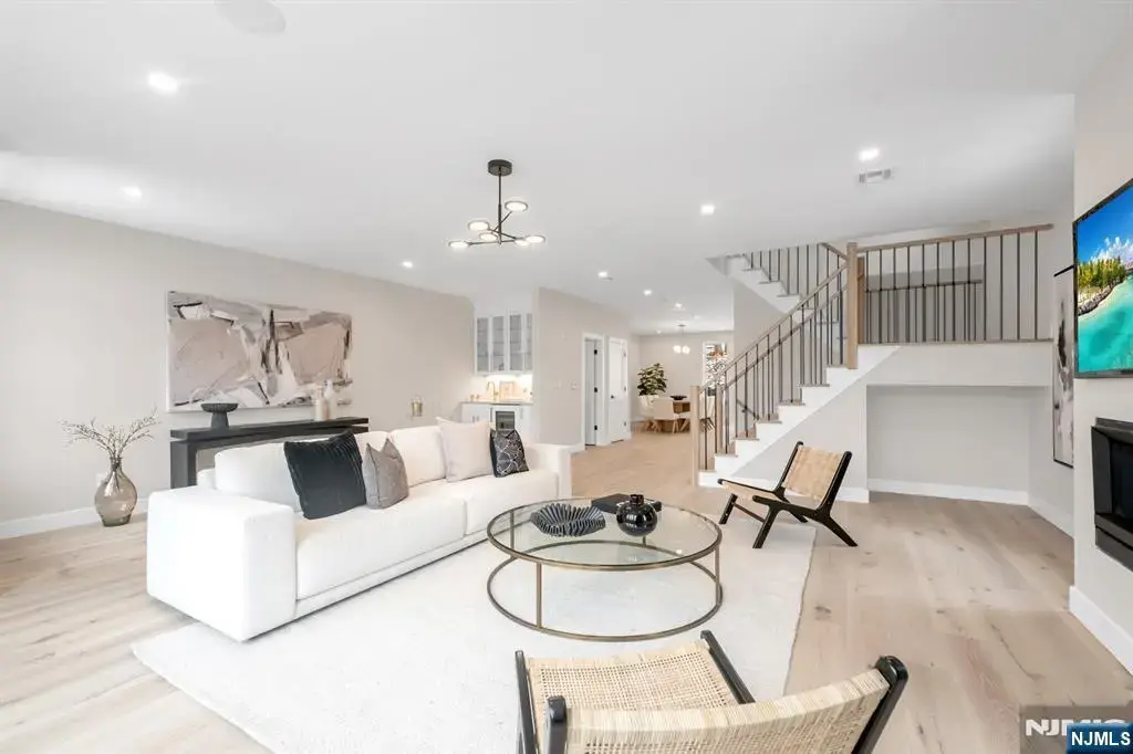 188 Broadway 4, Woodcliff Lake