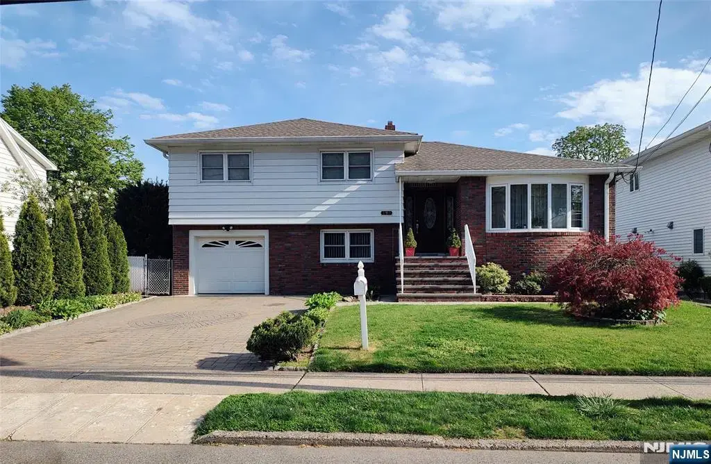 190 Martha Avenue, Elmwood Park