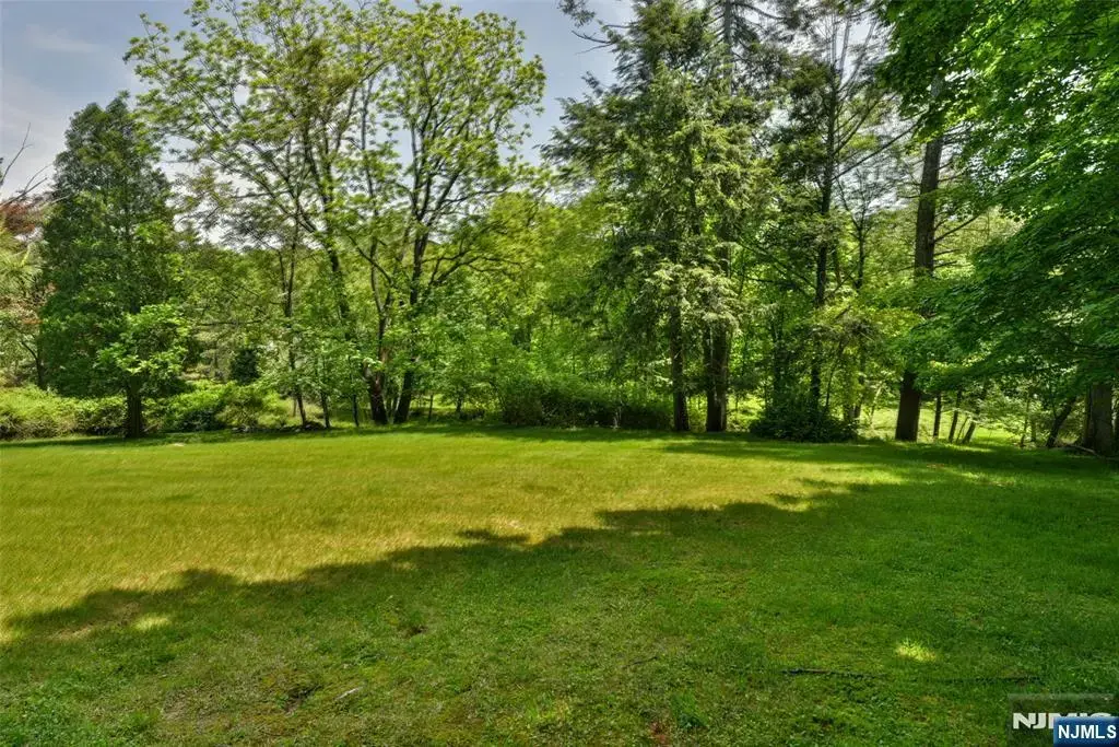 584 W Saddle River Road, Upper Saddle River
