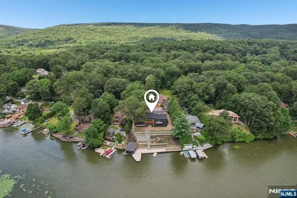 12 Rocky Point Road, West Milford