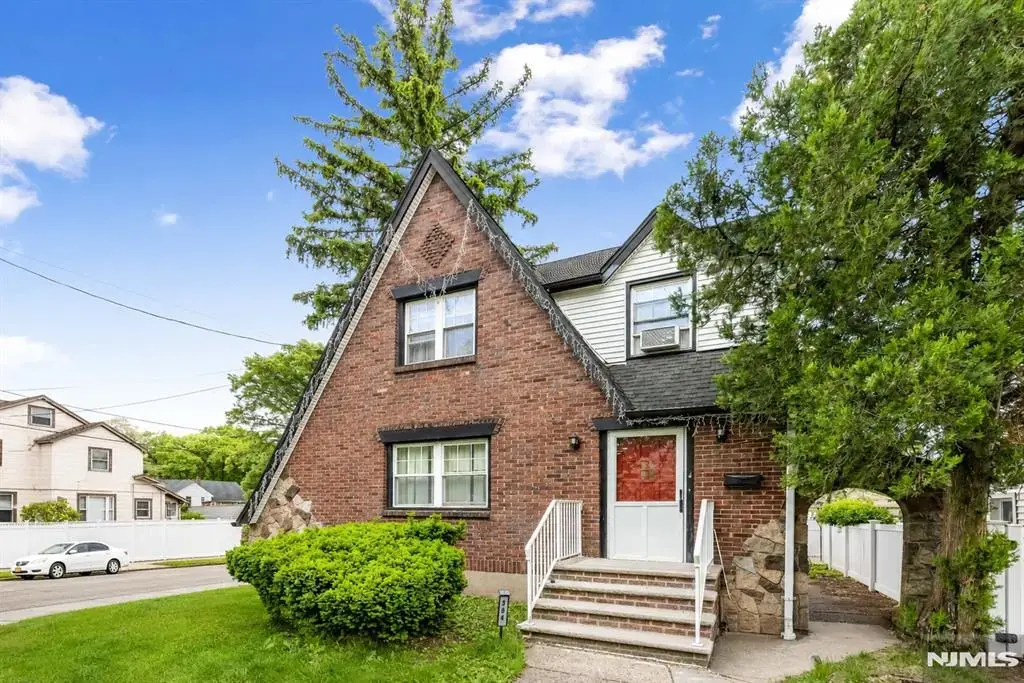 384 Woods Road, Teaneck