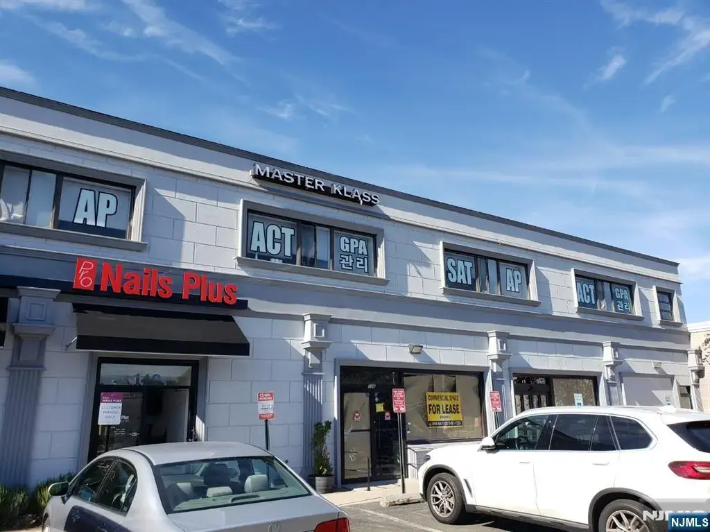 136 Oakland Avenue 130, Closter