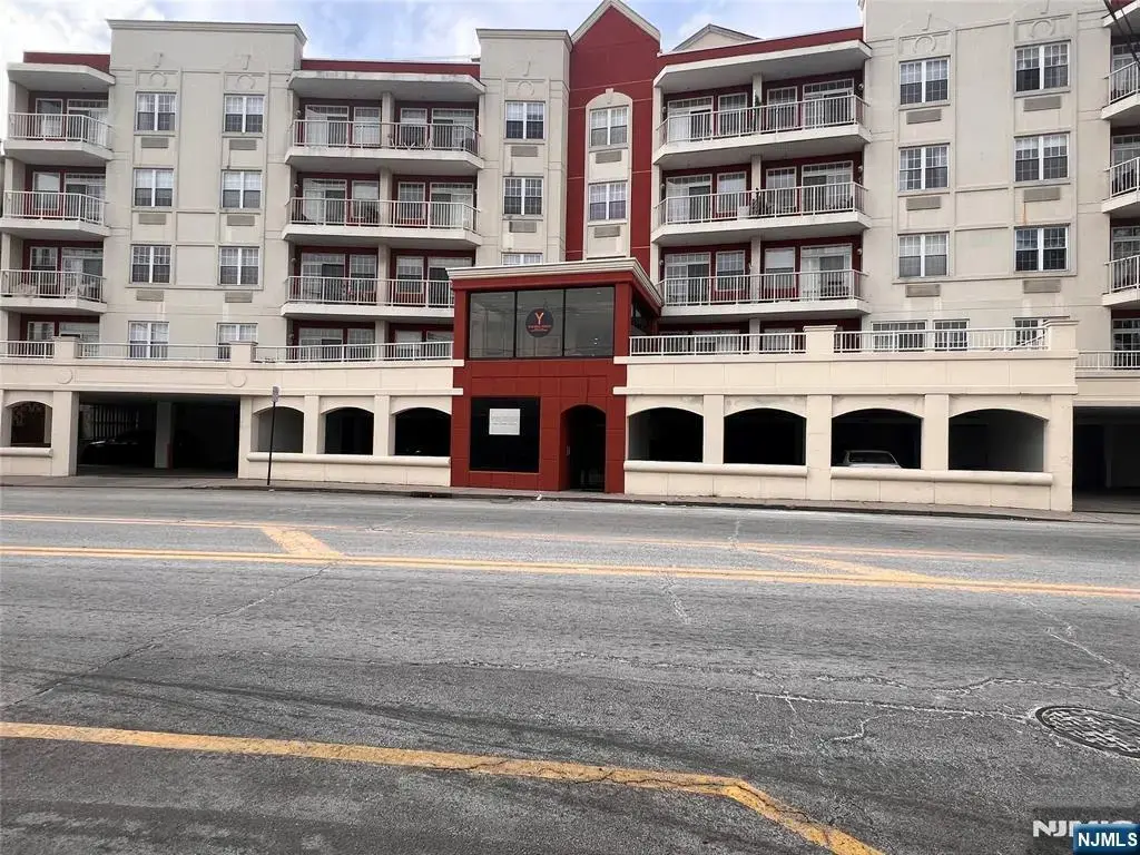 1100 River Road 302, Edgewater