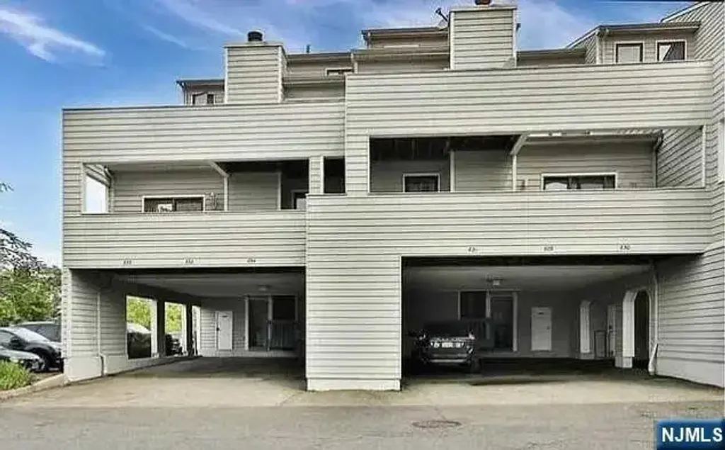 815 Topsail Lane, Secaucus