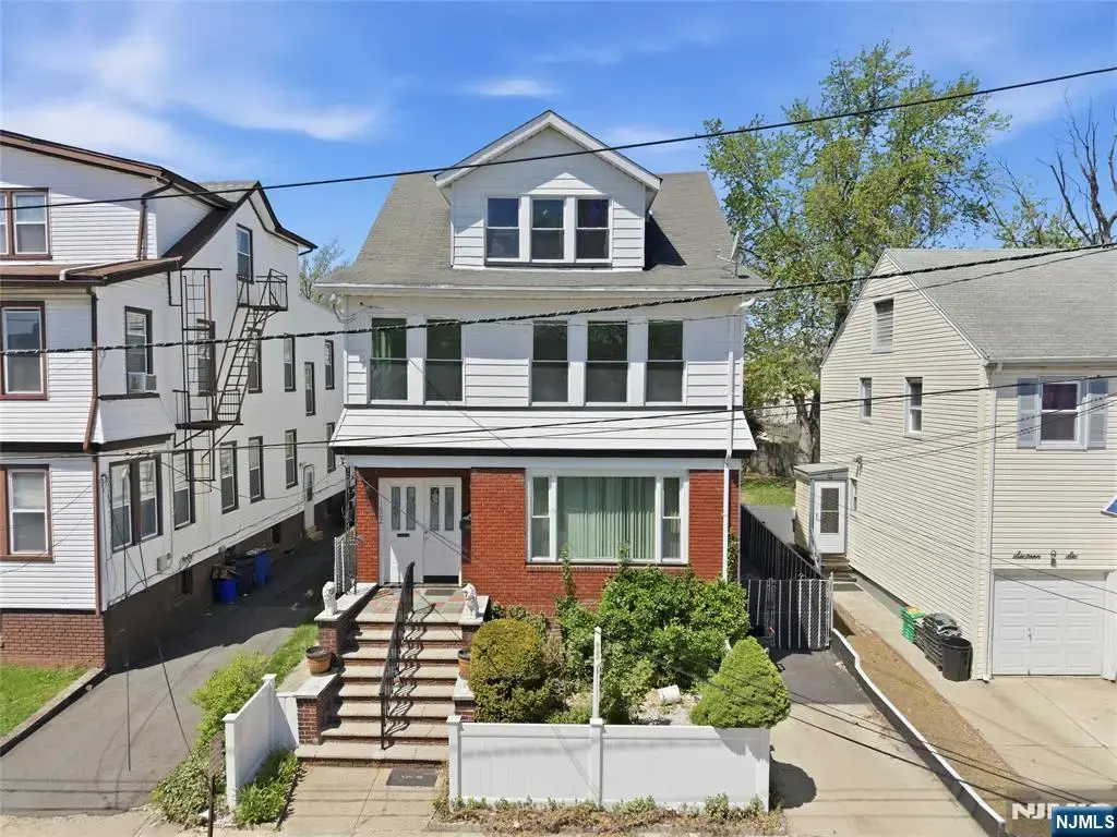 1602 Bayview Avenue, Hillside