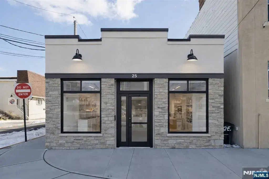 25 East Place, Lodi