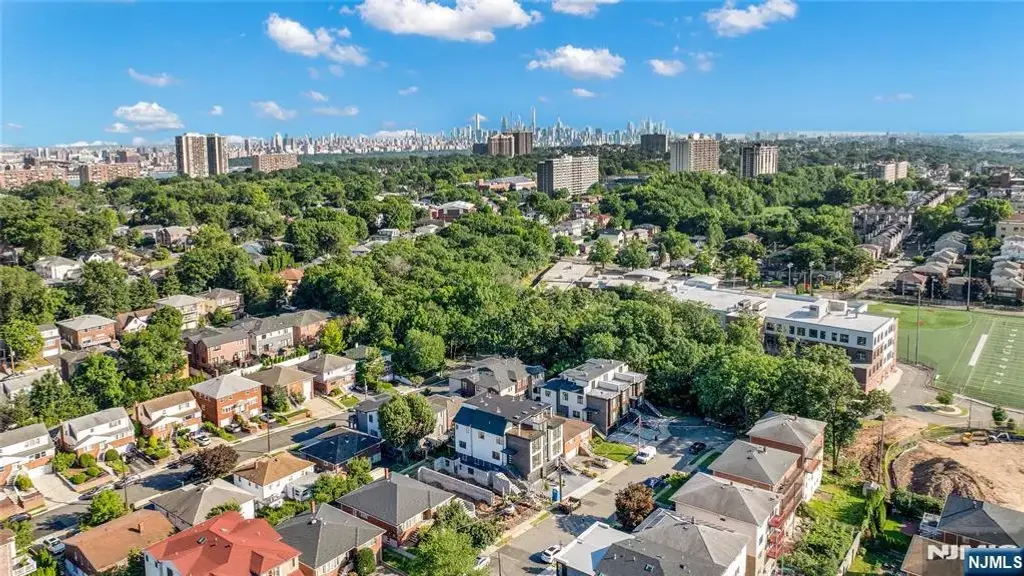 1524 11th Street, Fort Lee