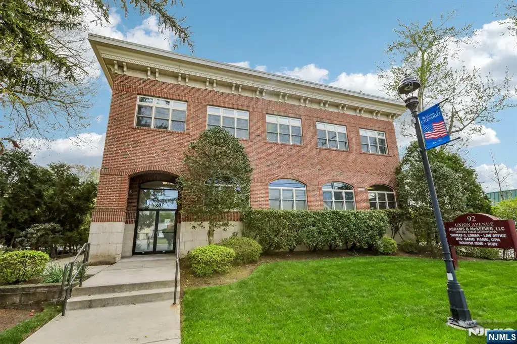 92 Union Avenue, Cresskill