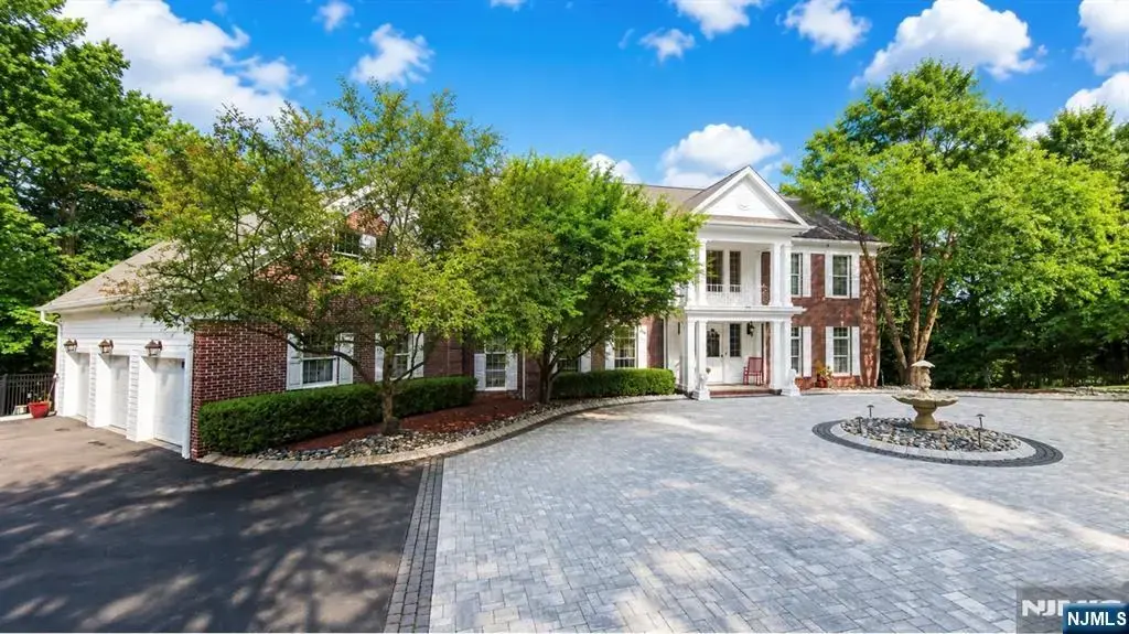 317 Rock Ridge Court, Franklin Lakes