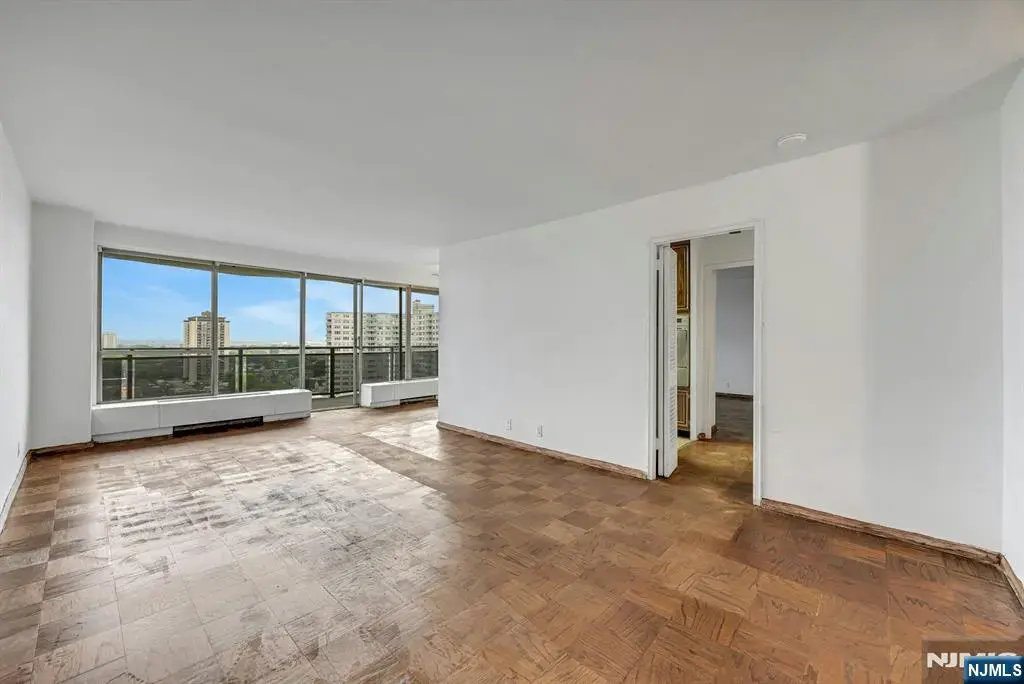 2077 Center Avenue 20c, Fort Lee