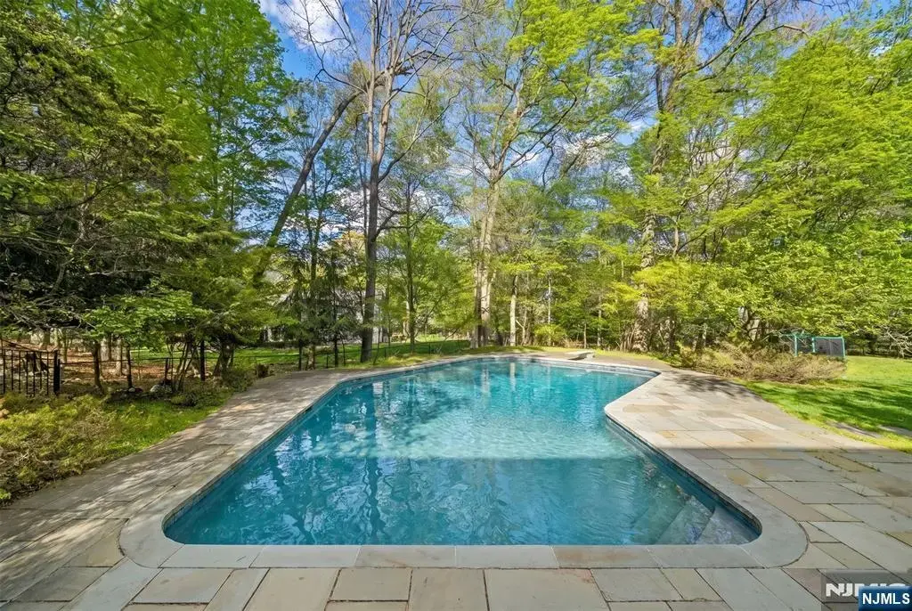 639 Pawnee Lane, Franklin Lakes