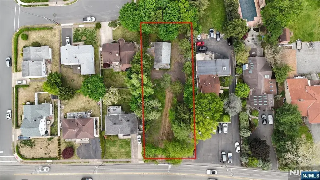 3-23 Saddle River Road, Fair Lawn