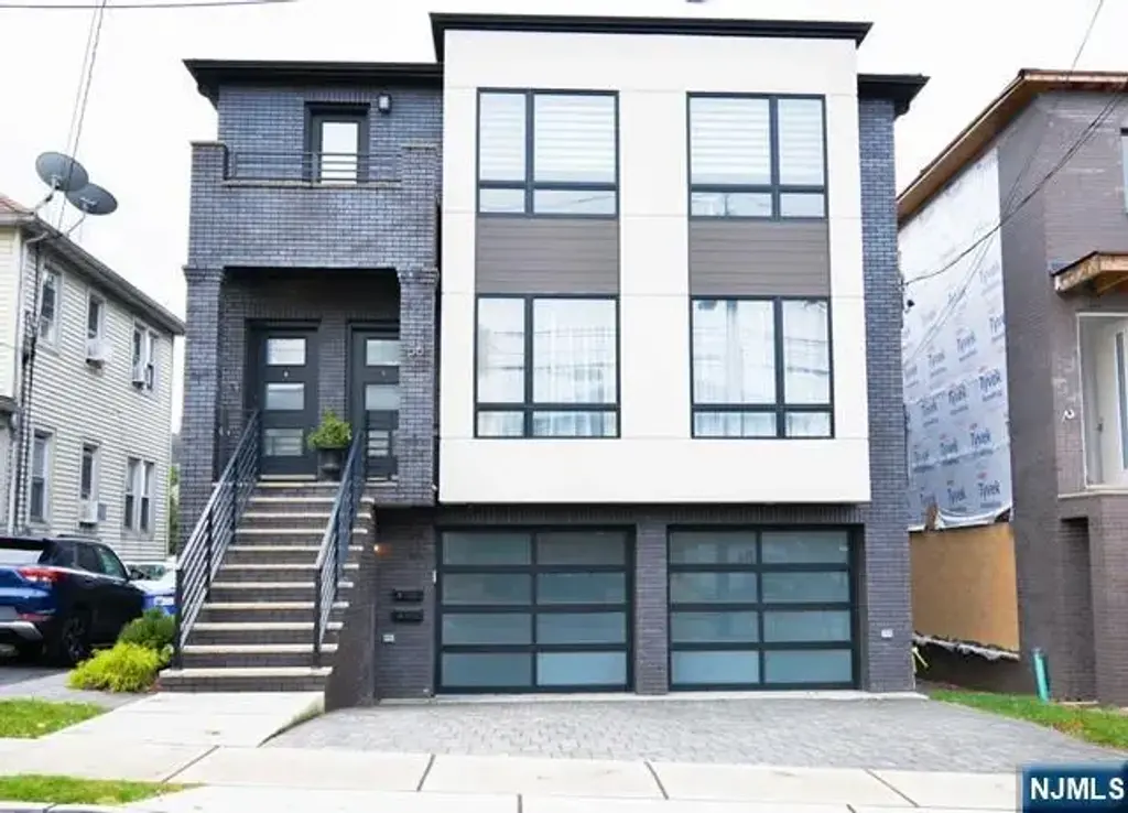 56 W Ruby 2fl, Palisades Park